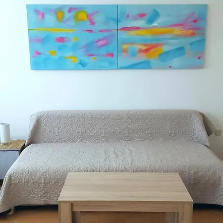 Magdalena As1 - With Balcony - Private Free Parking * Ровинь